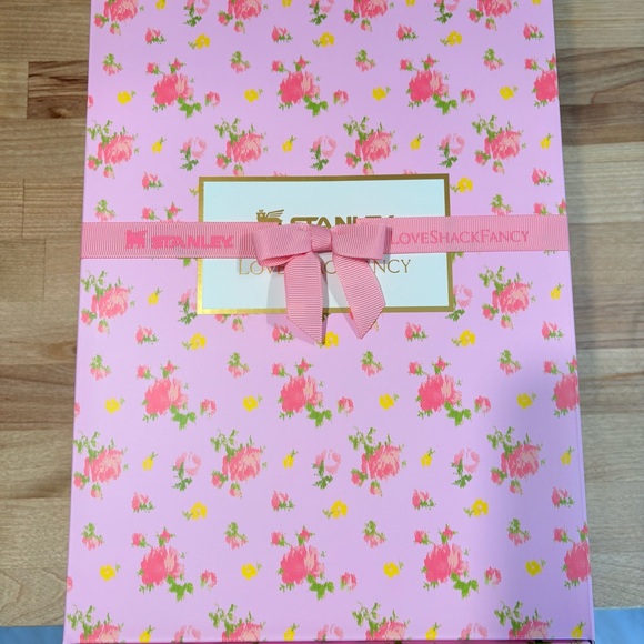 Stanley LoveShackFancy collab in Ibiza Sunset 30oz - Picture 8 of 11